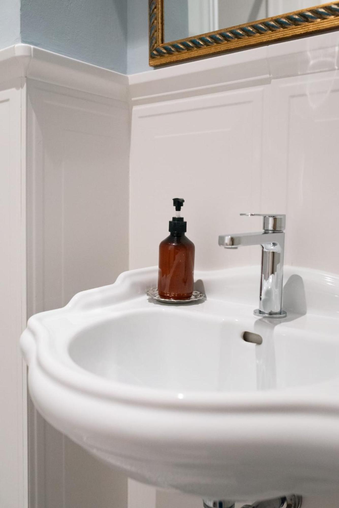Residenza I Rioni Guesthouse Rome Bagian luar foto